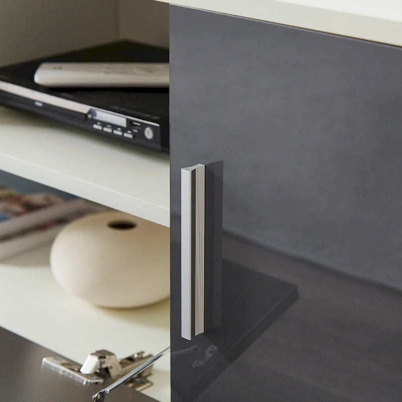 Mueble de TV gris de 62.99 pulgadas con luces LED, gabinetes y estantes abiertos para televisores de hasta 65 pulgadas
