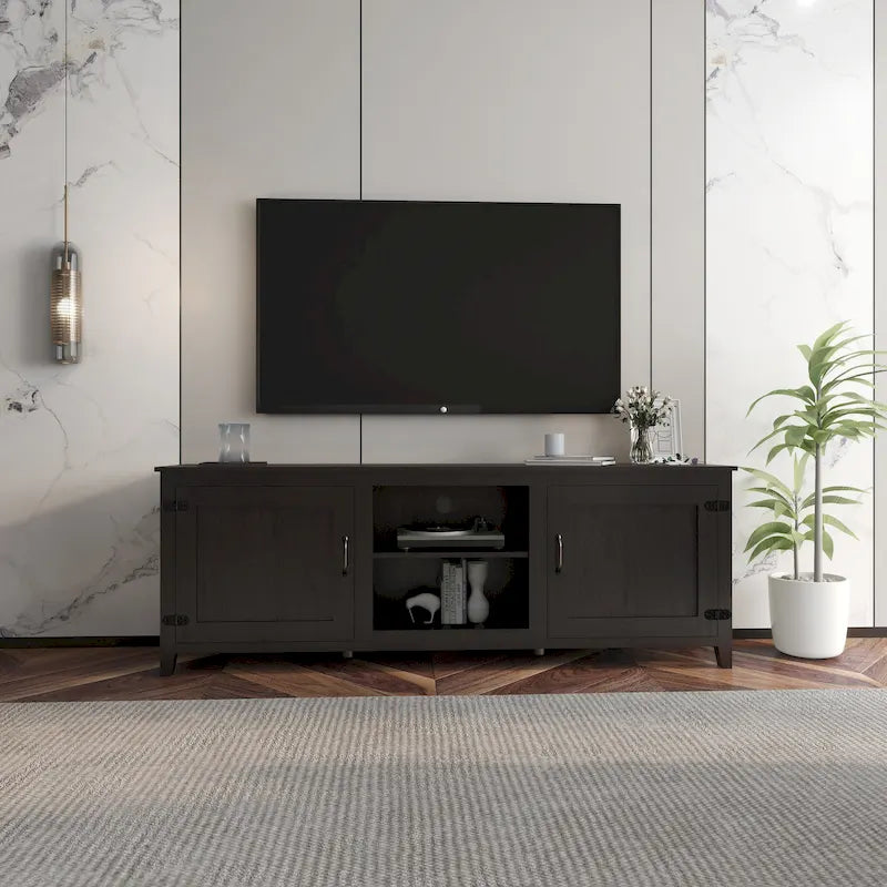 Mueble de TV negro de 70.08" con puertas y compartimentos abiertos para televisores de 60"