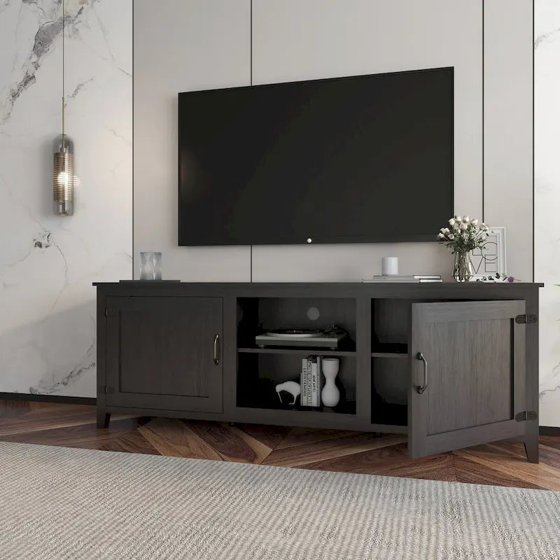 Mueble de TV negro de 70.08" con puertas y compartimentos abiertos para televisores de 60"