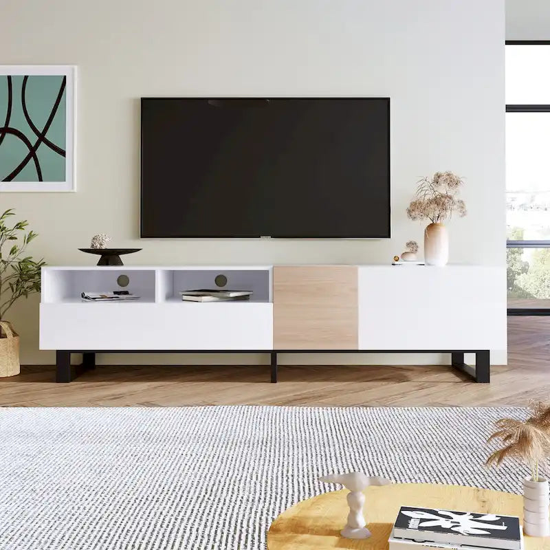 Mueble de TV de 70.9 pulgadas blanco y natural con almacenamiento y puerta abatible para televisores de hasta 80 pulgadas