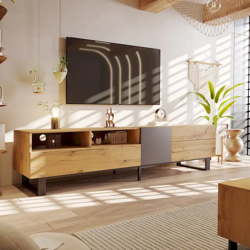 Mueble de TV de 70" de madera y gris con doble almacenamiento y puerta desplegable para televisores de hasta 80"
