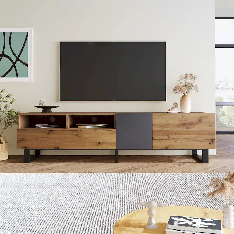 Mueble de TV de 70" de madera y gris con doble almacenamiento y puerta desplegable para televisores de hasta 80"
