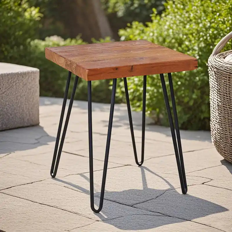 Mesa auxiliar de madera con patas de hierro