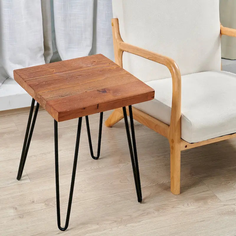 Mesa auxiliar de madera con patas de hierro