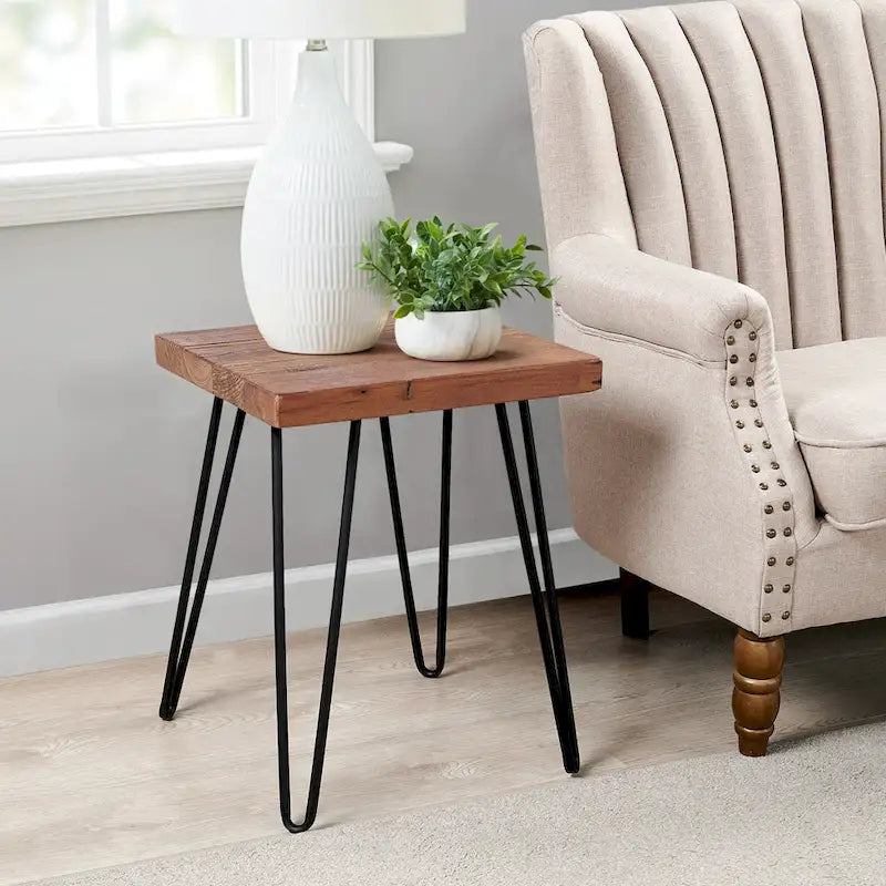 Mesa auxiliar de madera con patas de hierro