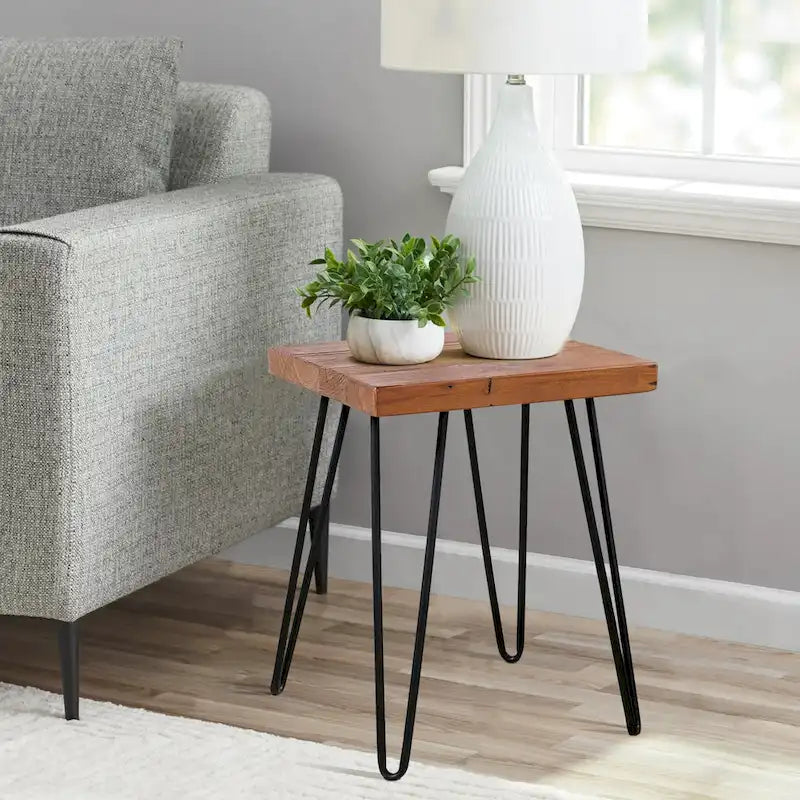 Mesa auxiliar de madera con patas de hierro