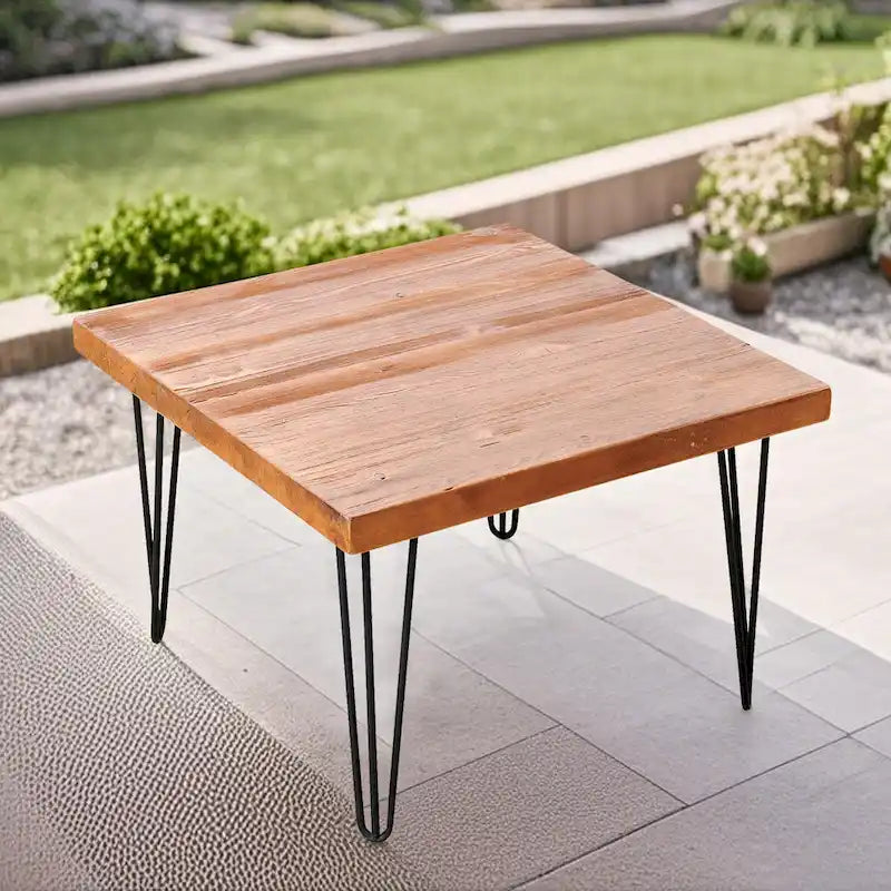 Mesa auxiliar de madera con patas de hierro