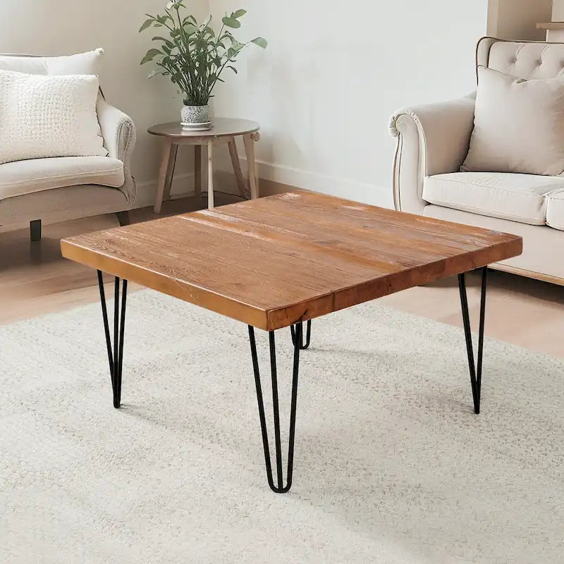 Mesa auxiliar de madera con patas de hierro