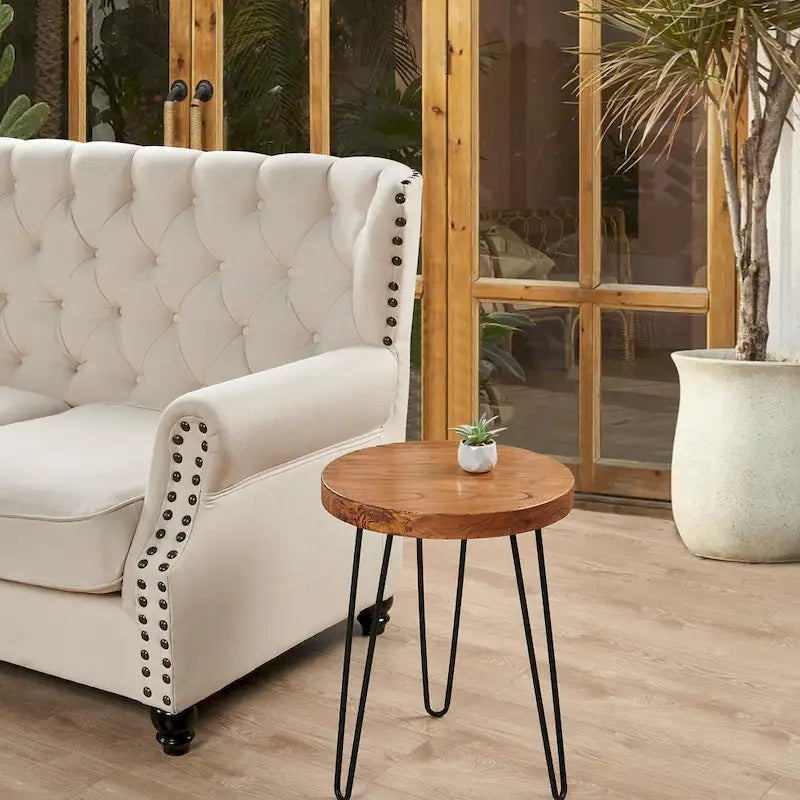 Mesa auxiliar de madera con patas de hierro