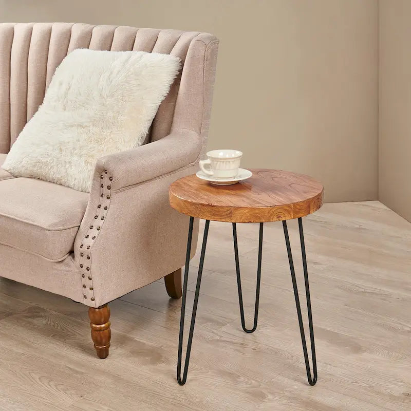 Mesa auxiliar de madera con patas de hierro