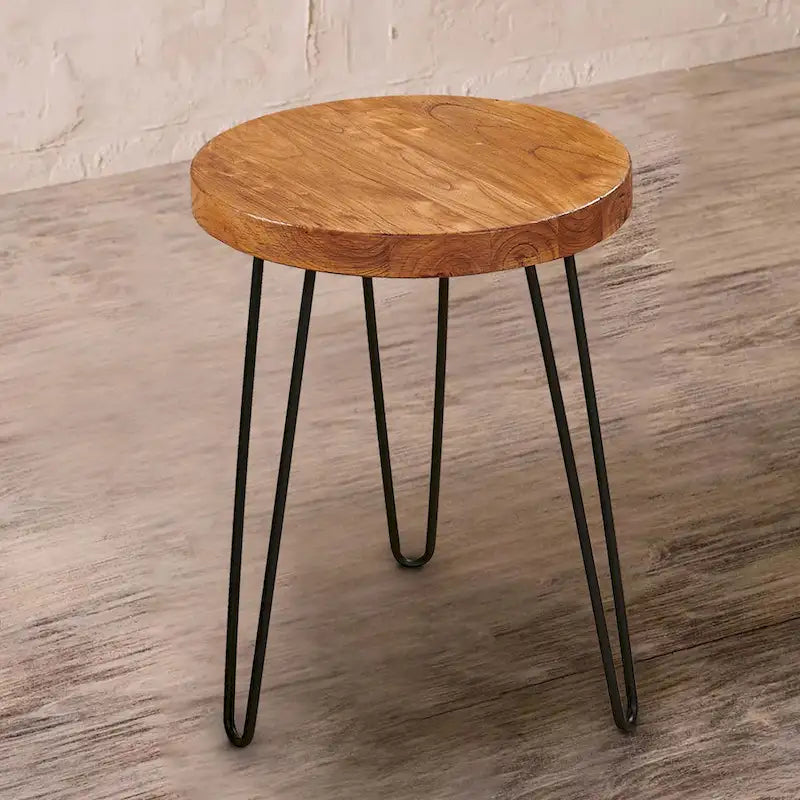 Mesa auxiliar de madera con patas de hierro