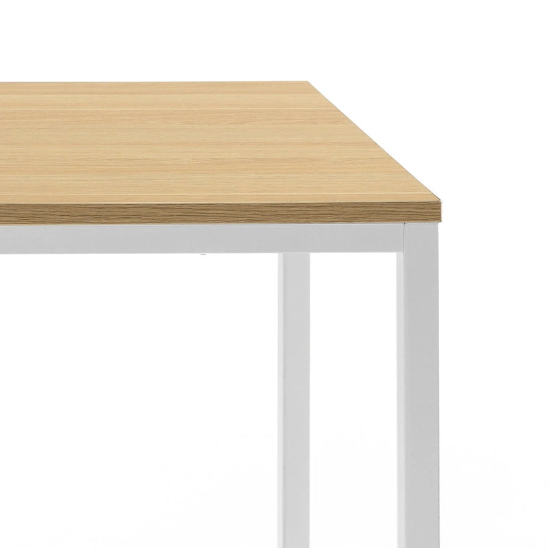 Escritorio con estructura metálica de 63" de color natural/marrón/negro con tablero grueso