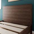 Cama de plataforma de madera con cabecero