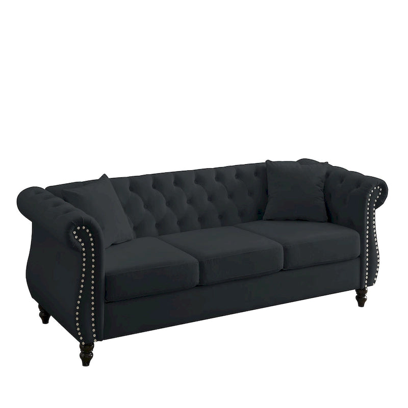 Sofá Chesterfield tapizado con mechones, brazos enrollados y tachuelas decorativas, de 3 plazas