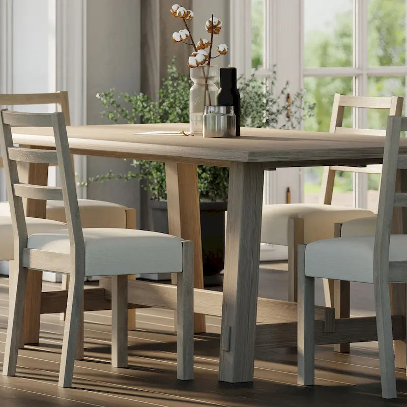 Mesa de comedor rectangular de madera con acabado negro envejecido
