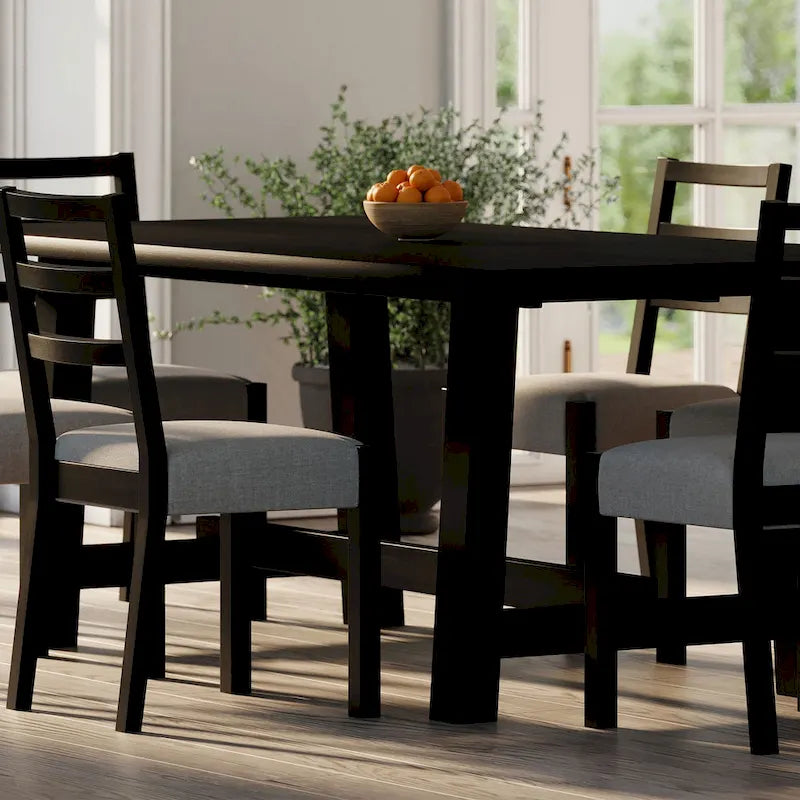 Mesa de comedor rectangular de madera con acabado negro envejecido